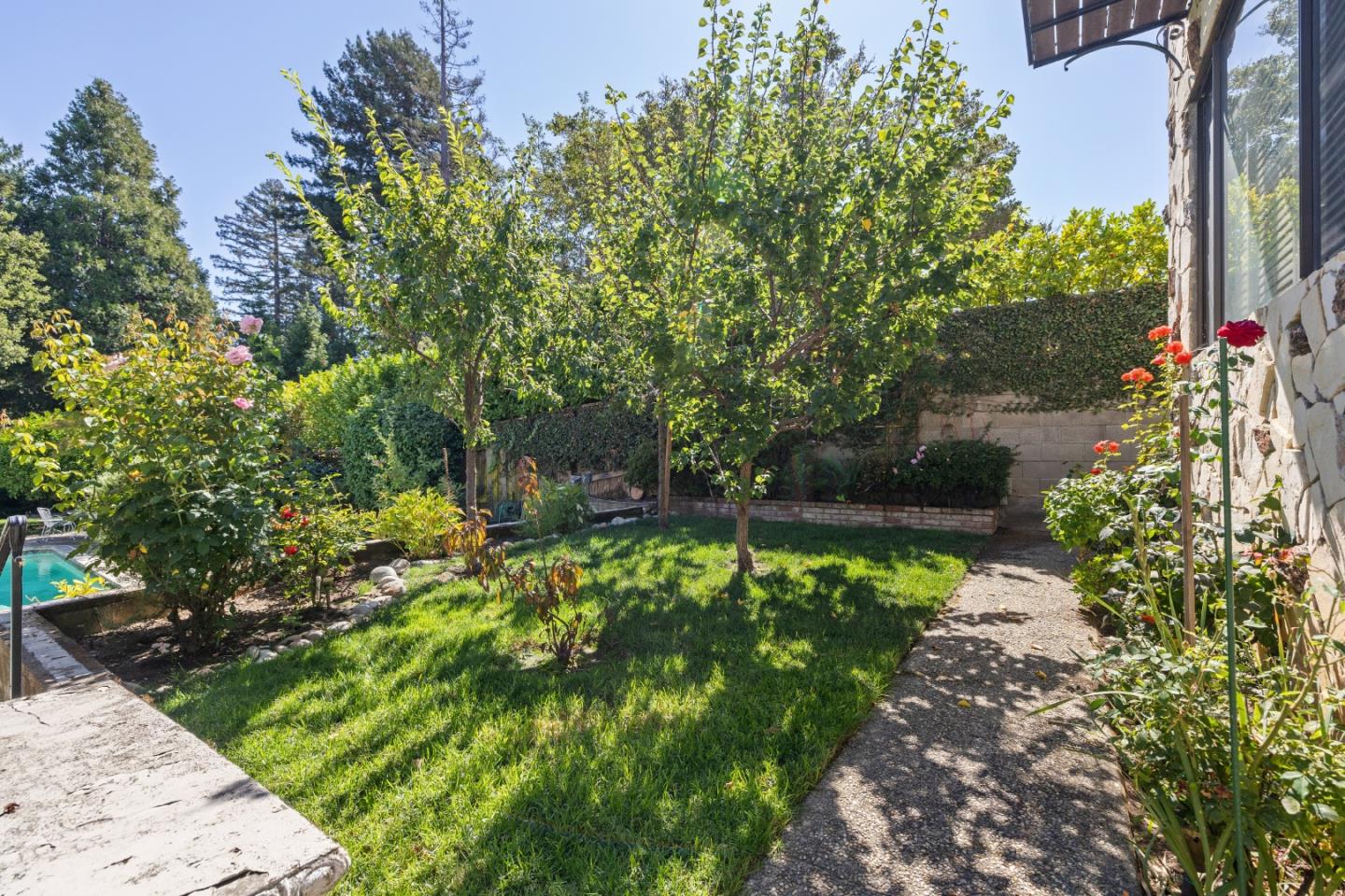 2301 Easton Drive