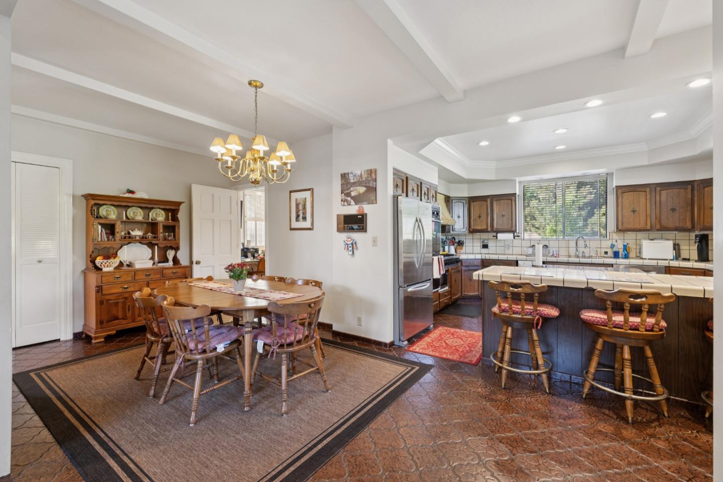 2301 Easton Drive