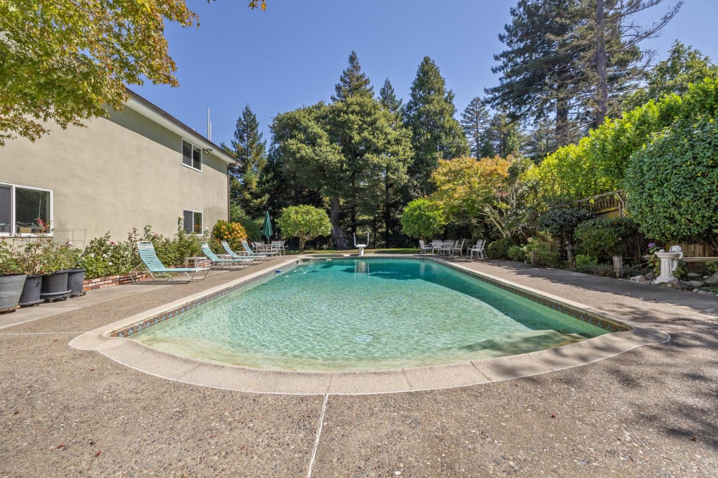 2301 Easton Drive