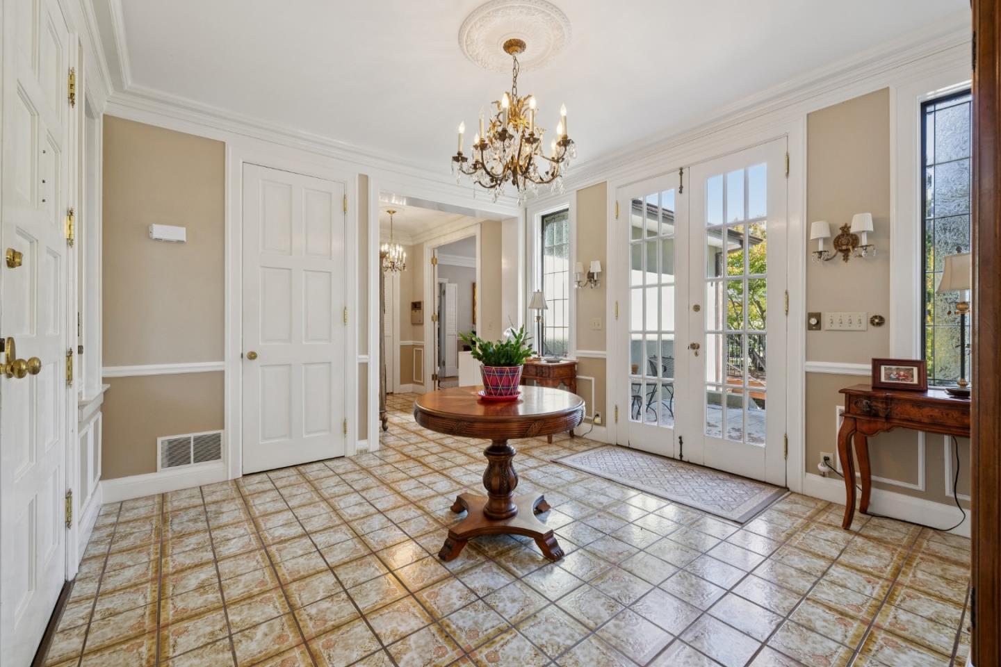 2301 Easton Drive
