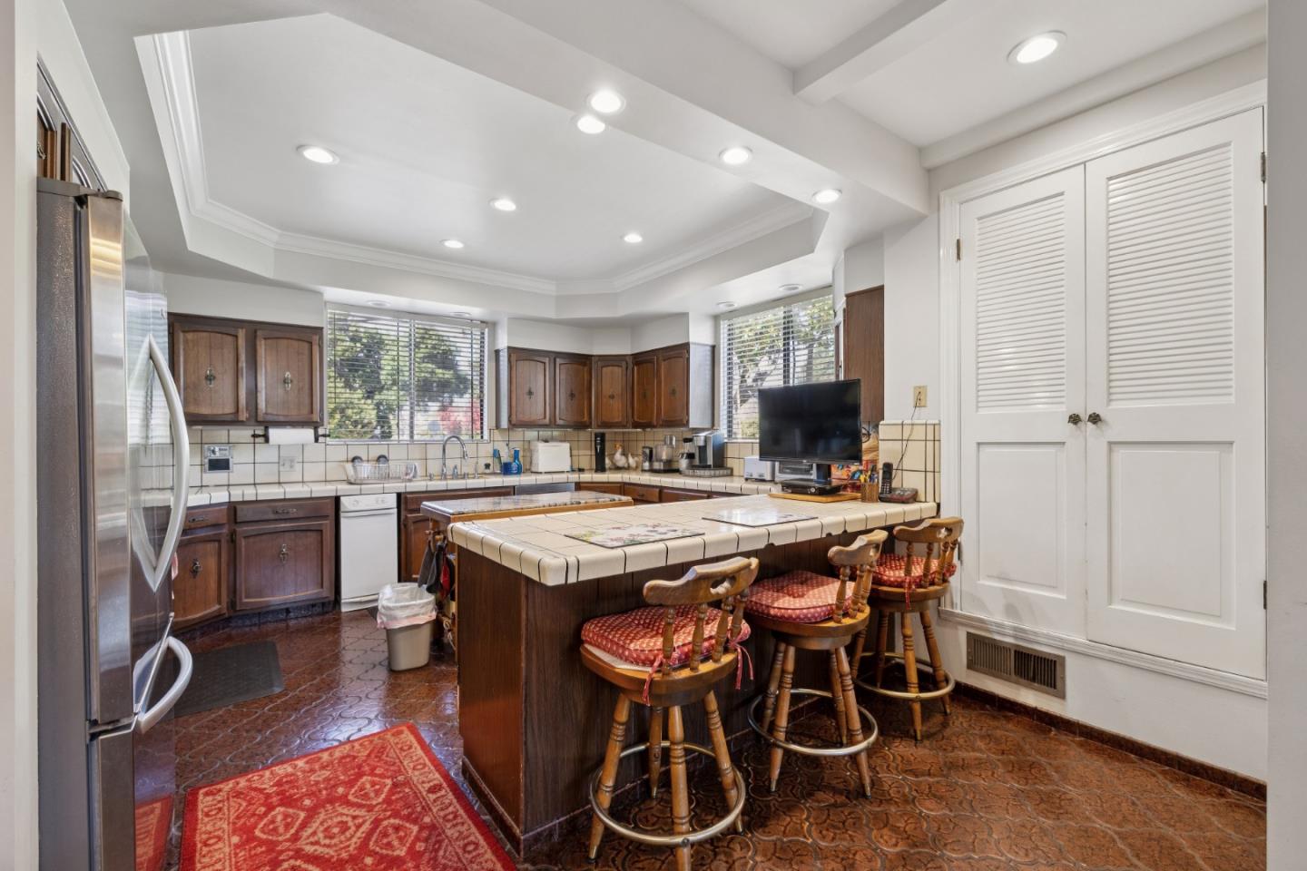 2301 Easton Drive