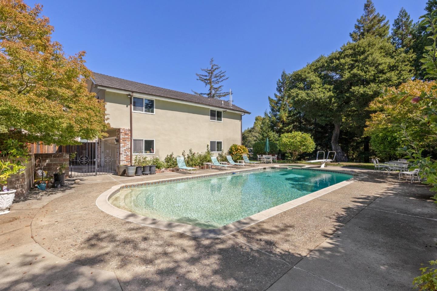 2301 Easton Drive