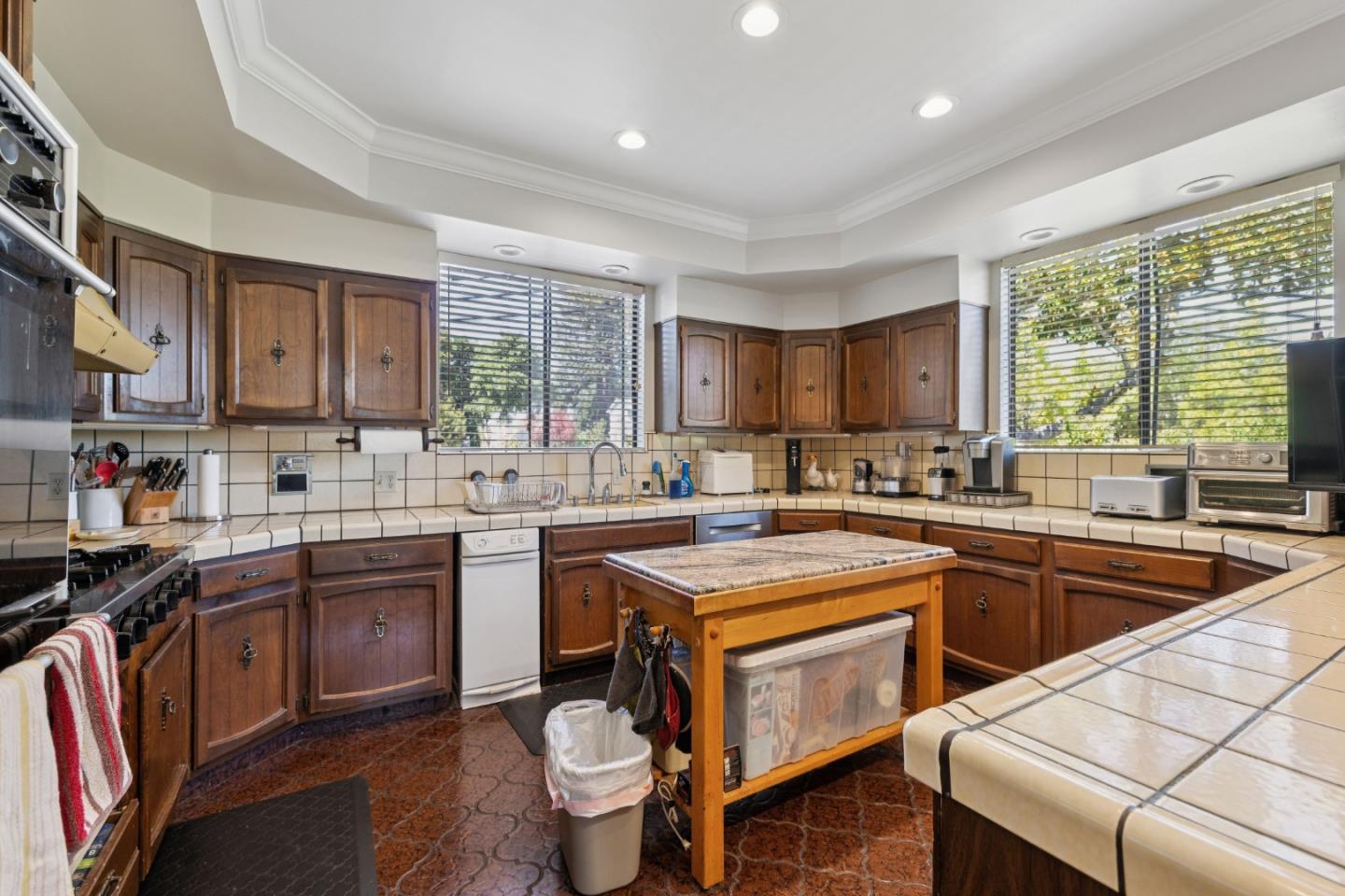 2301 Easton Drive
