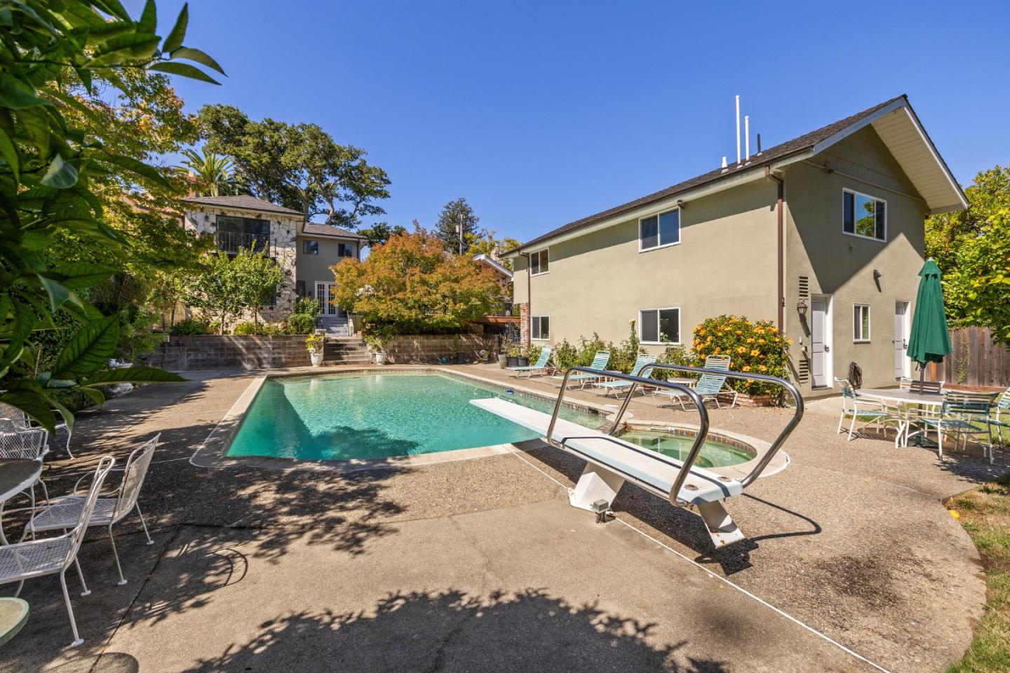 2301 Easton Drive
