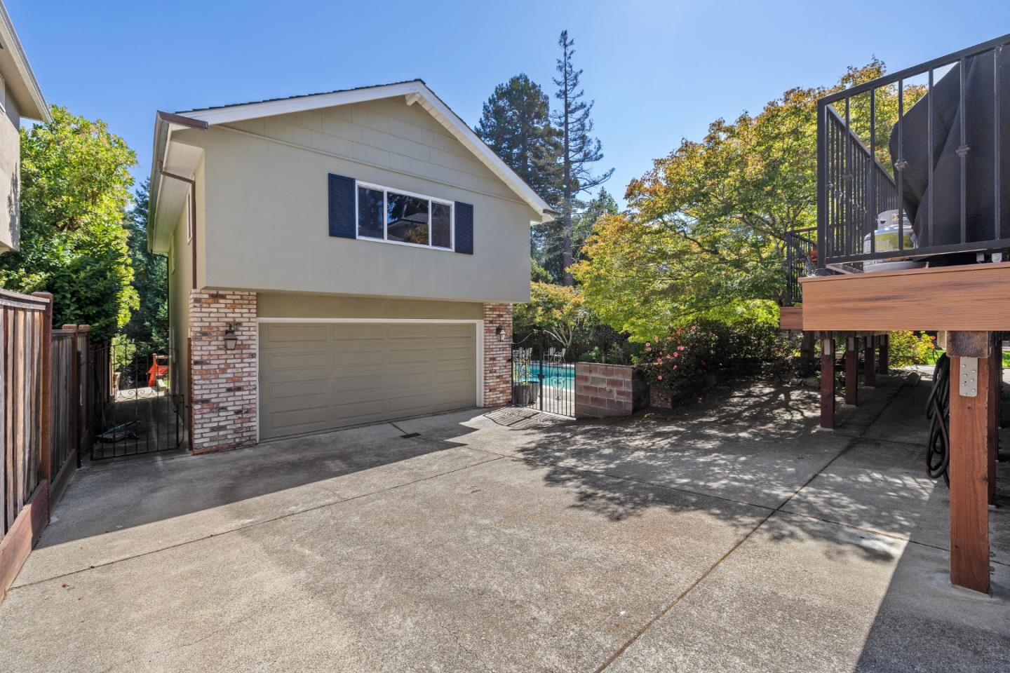 2301 Easton Drive