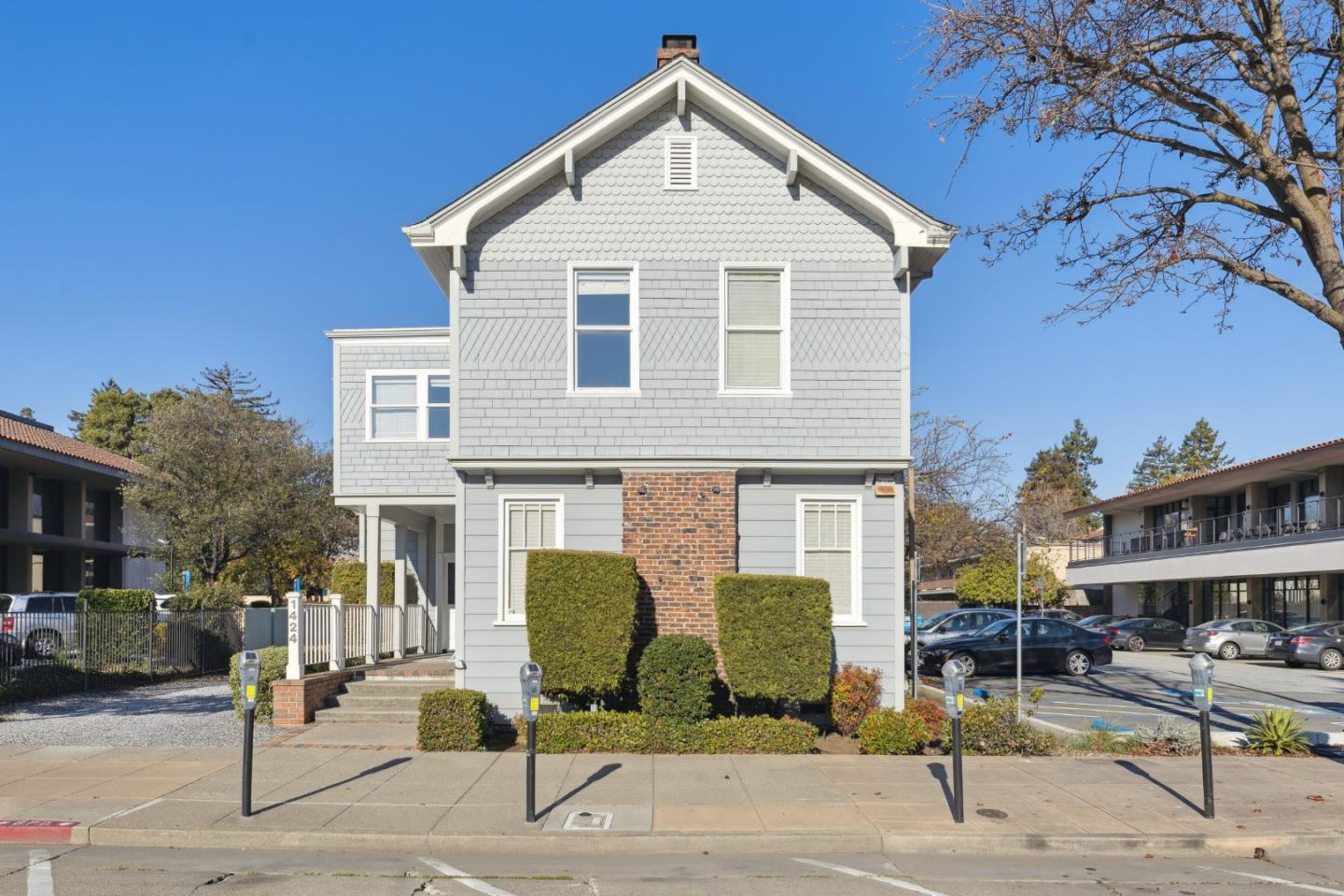 1424 Chapin Avenue