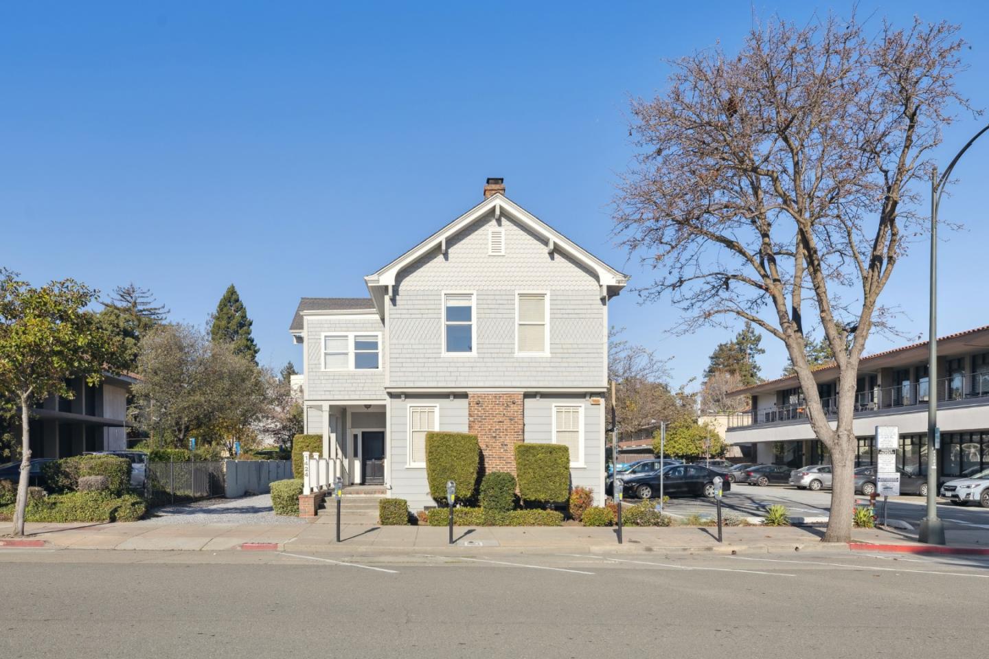 1424 Chapin Avenue
