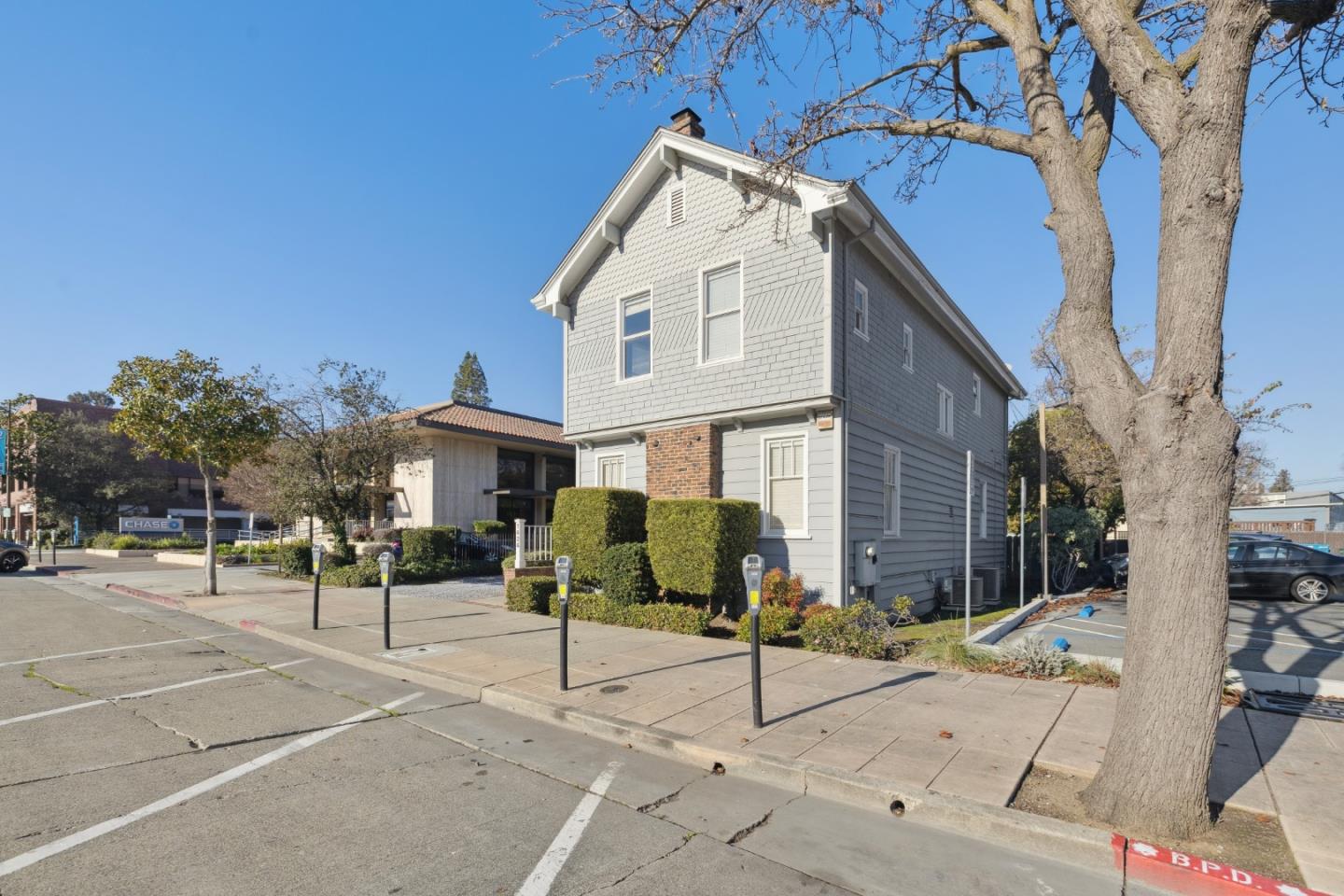 1424 Chapin Avenue