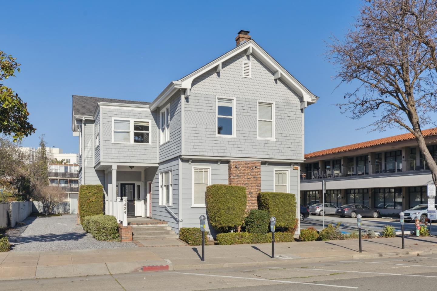 1424 Chapin Avenue