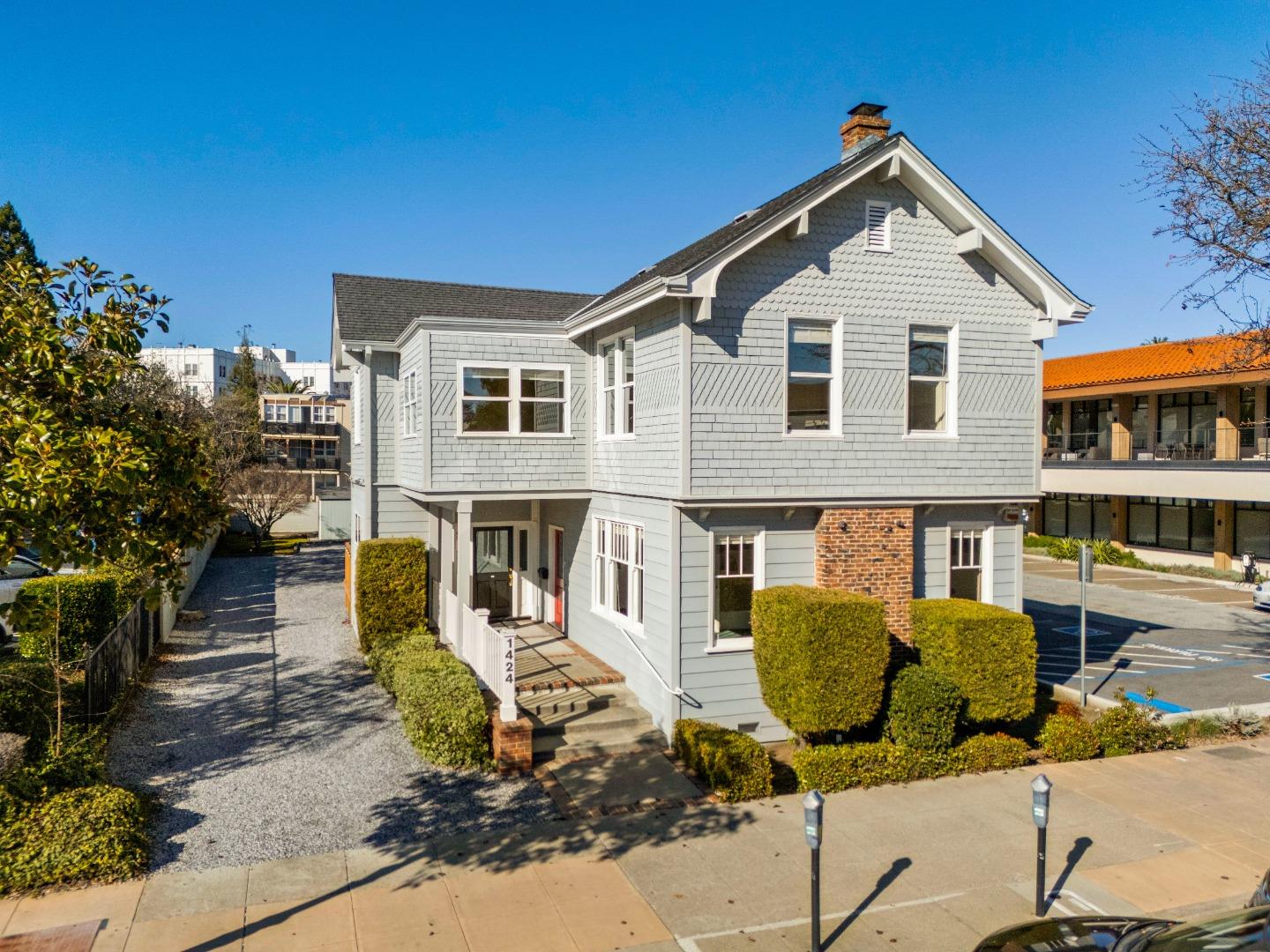 1424 Chapin Avenue