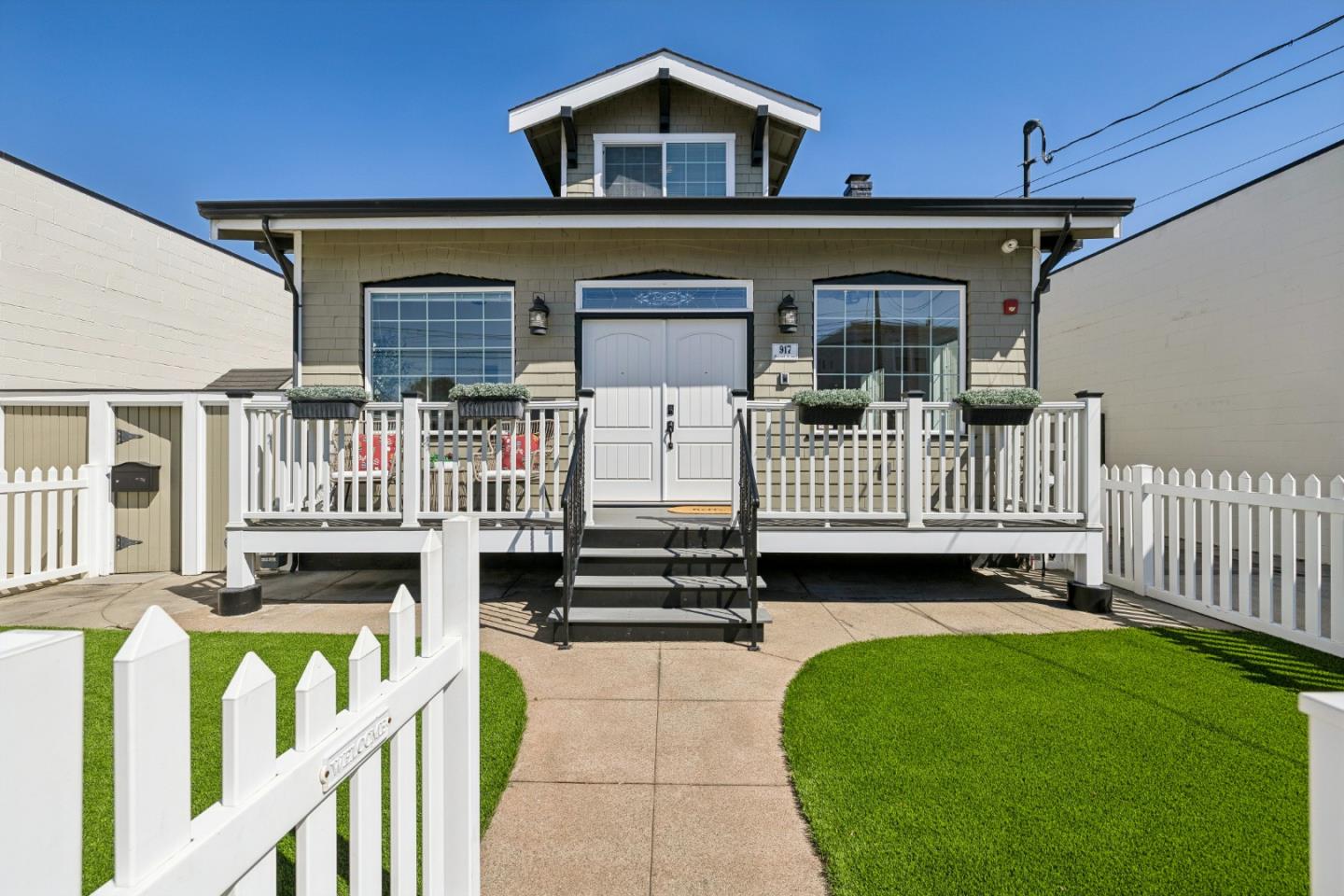 917 Howard AVE