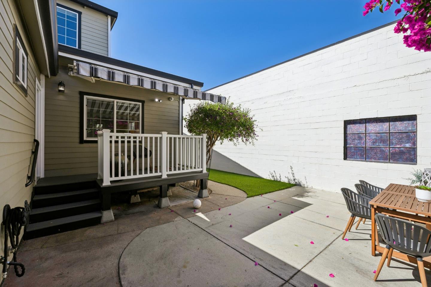 917 Howard AVE