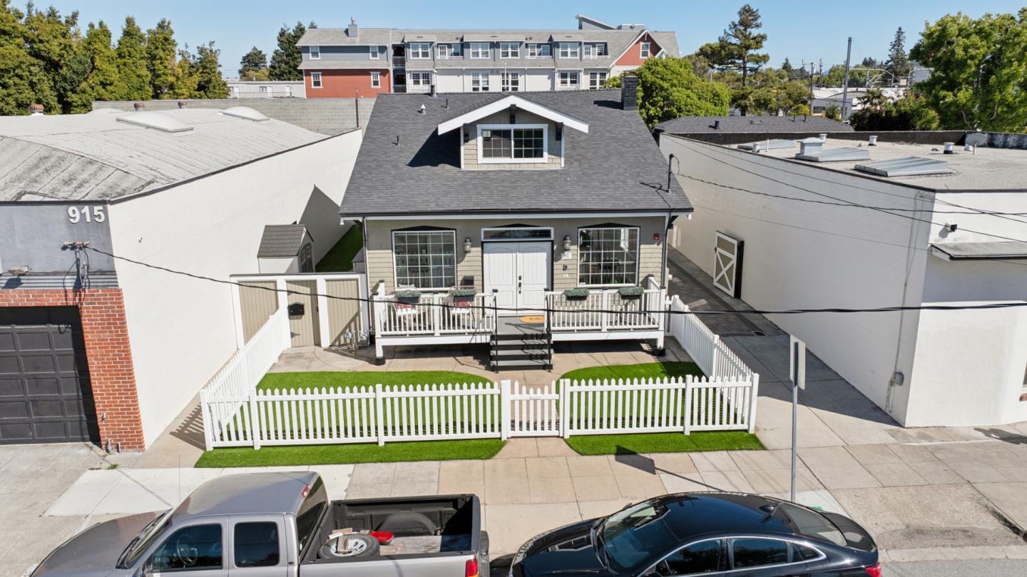 917 Howard AVE