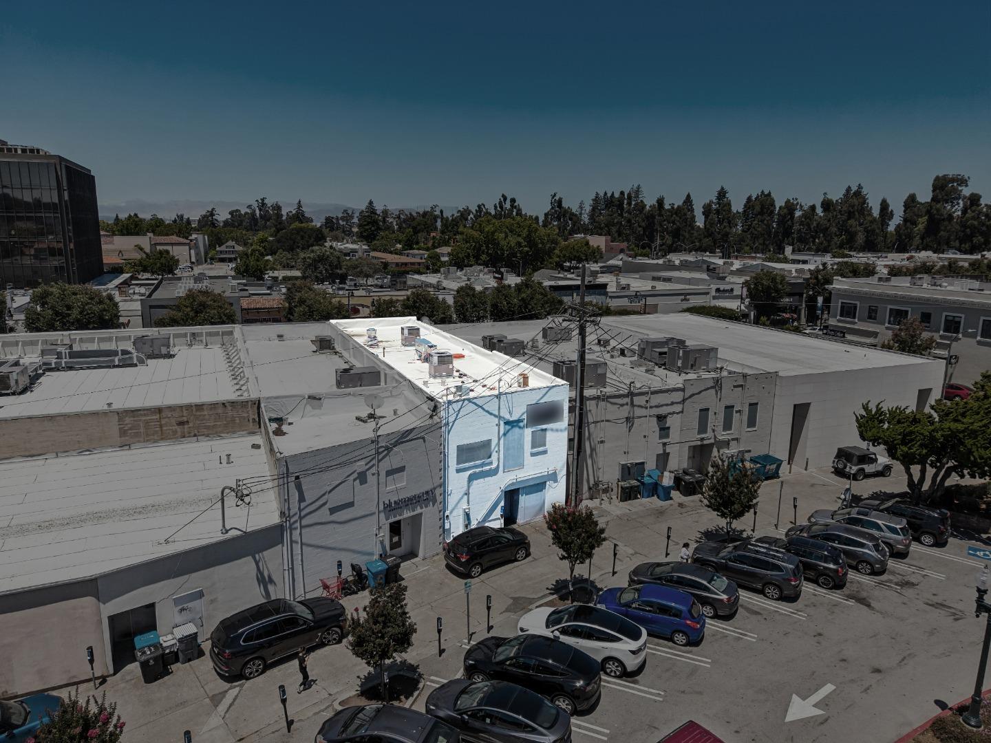 1315 AVE