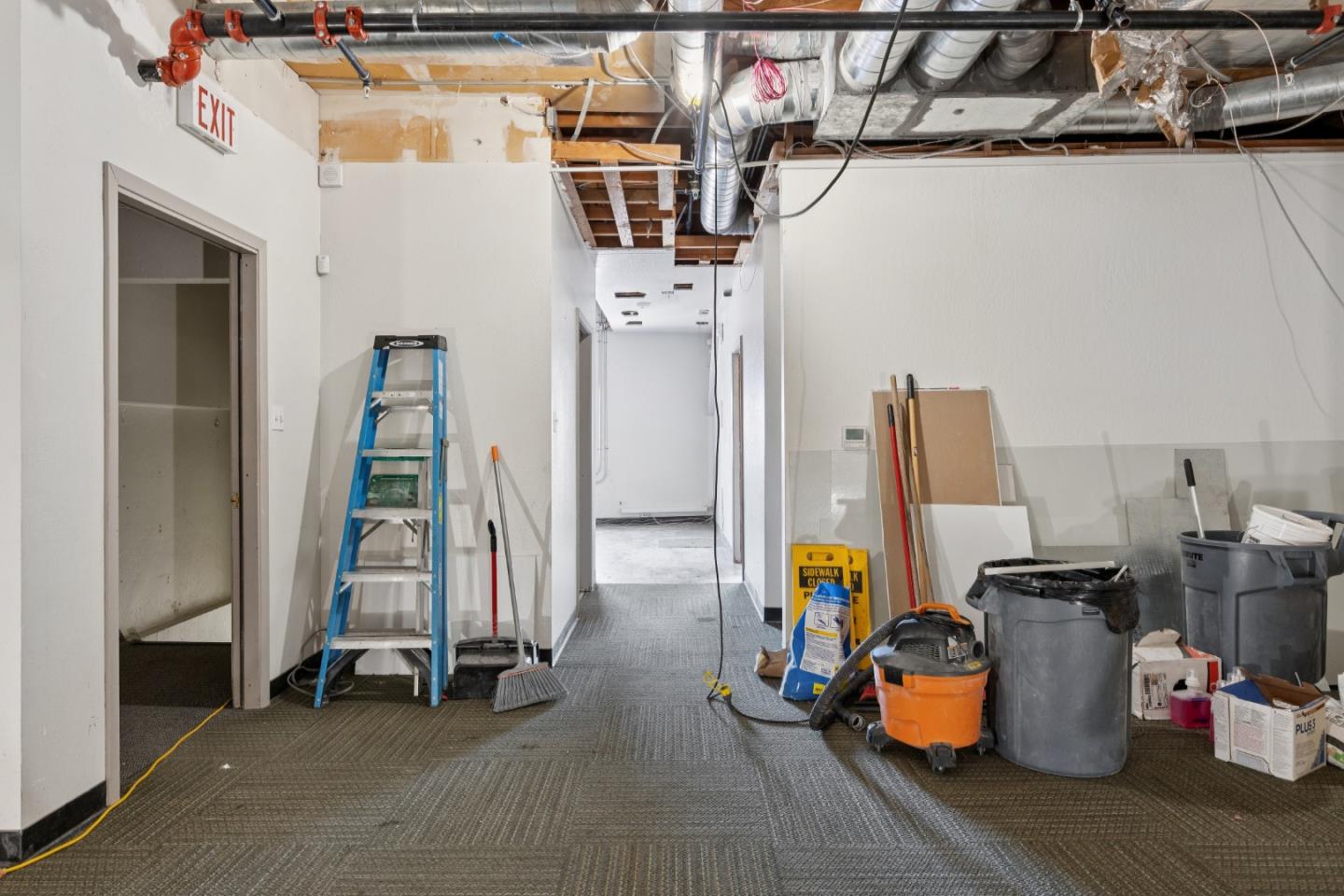 1315 AVE