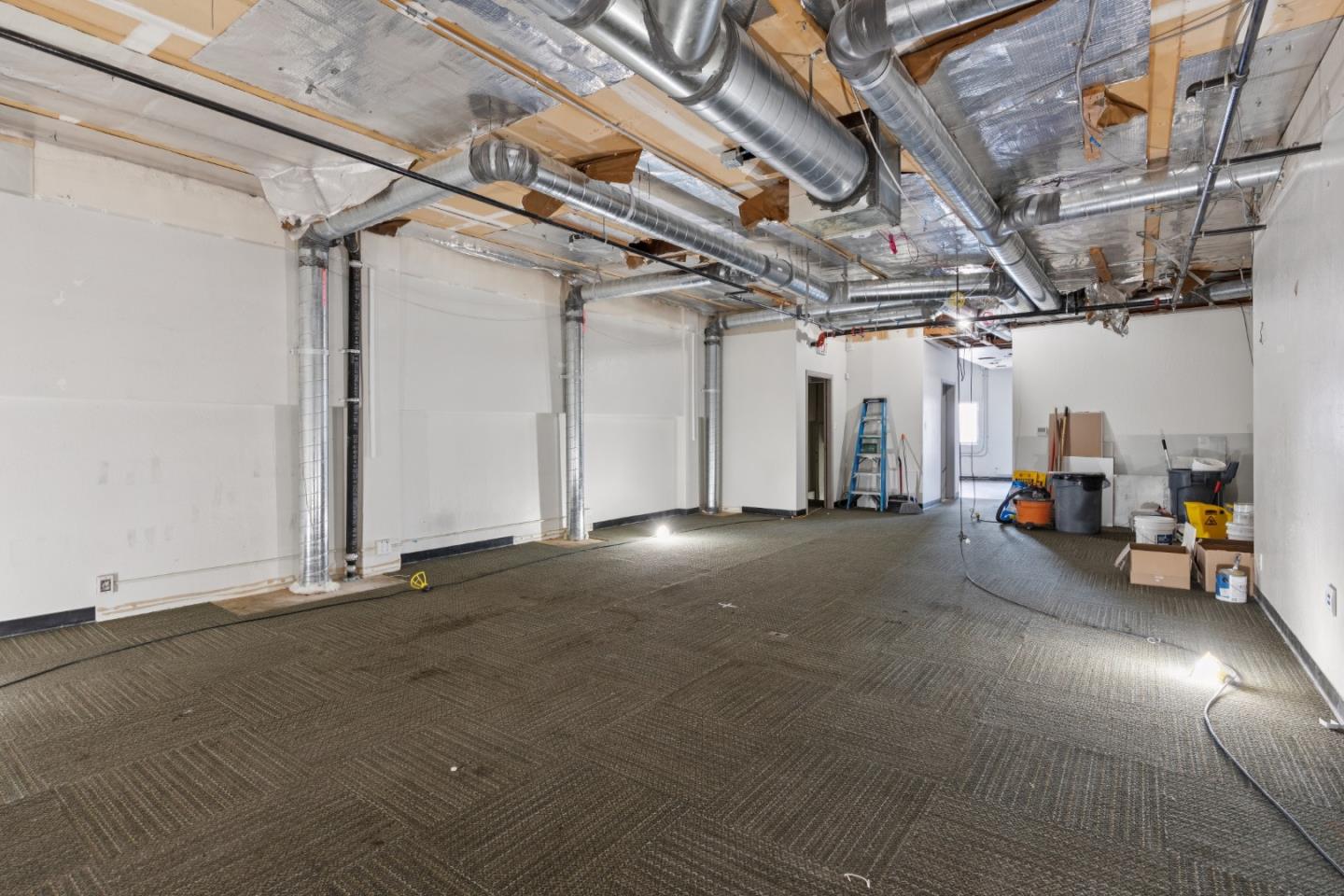1315 AVE