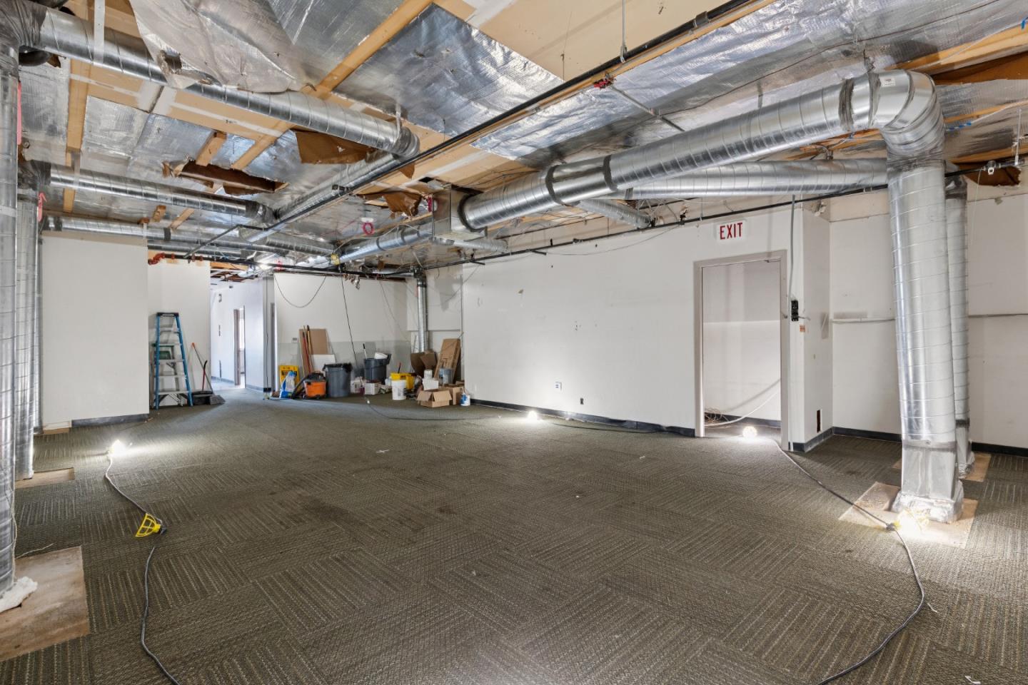 1315 AVE