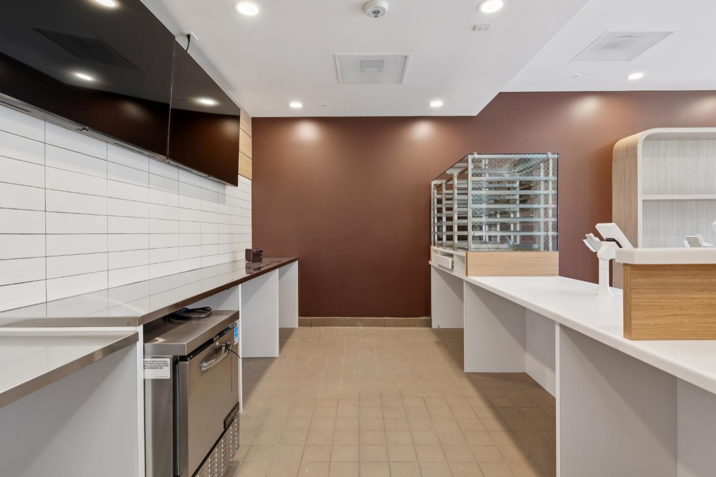 1315 AVE