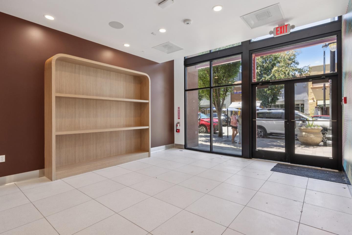 1315 AVE