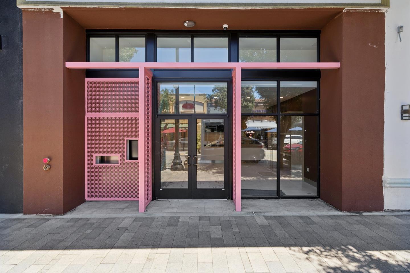 1315 AVE