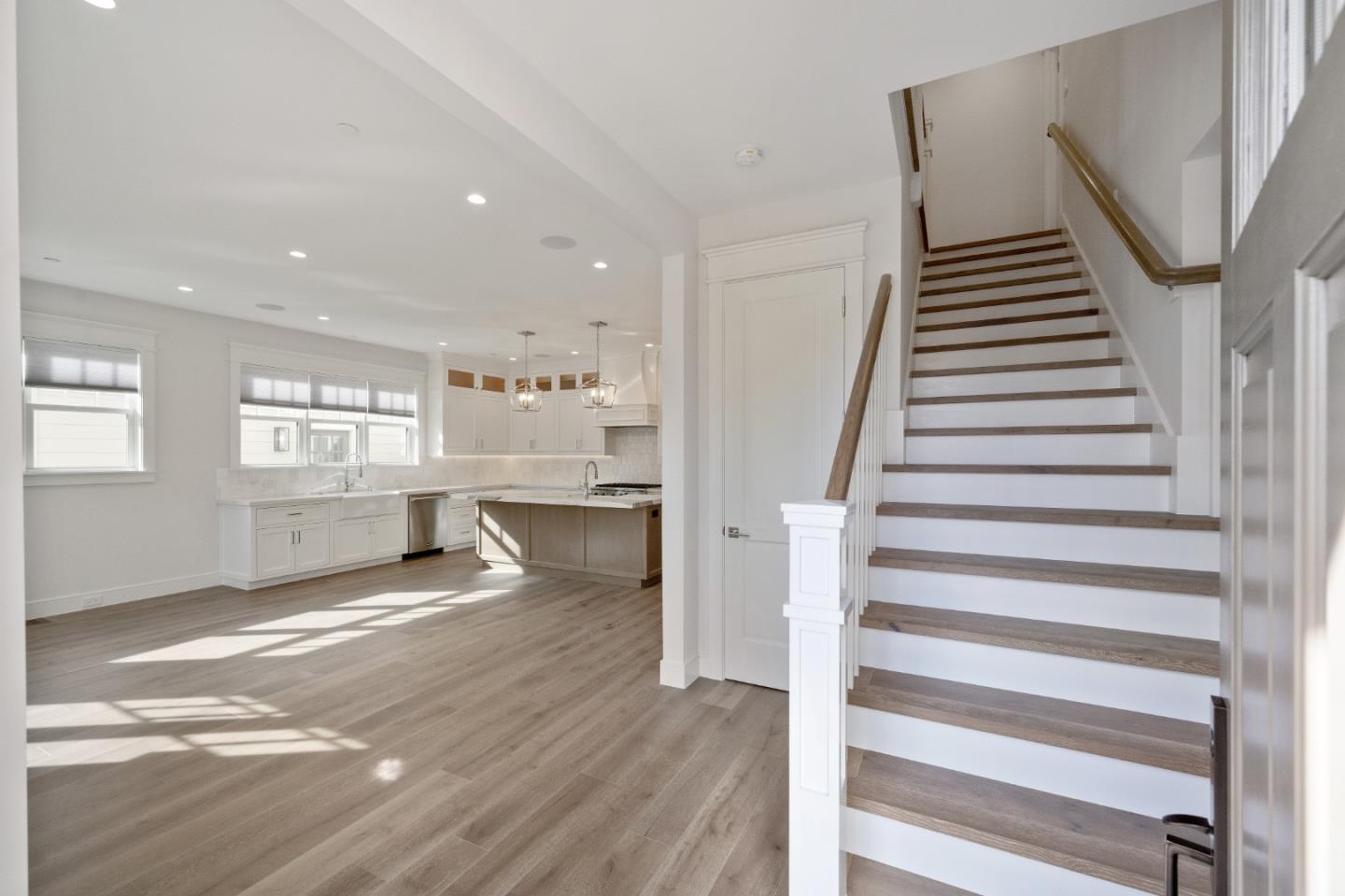 501 E Bellevue ALY