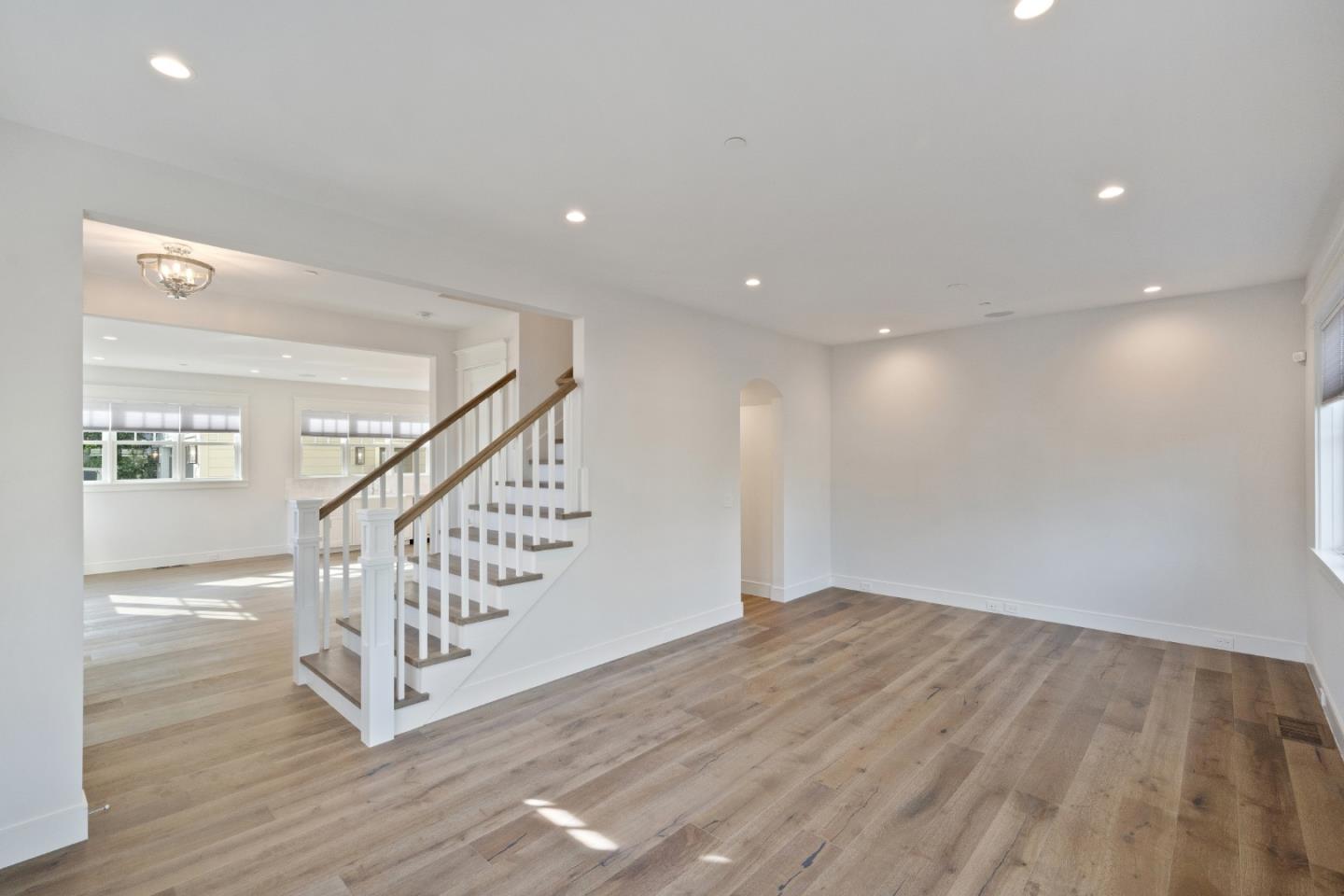 501 E Bellevue ALY