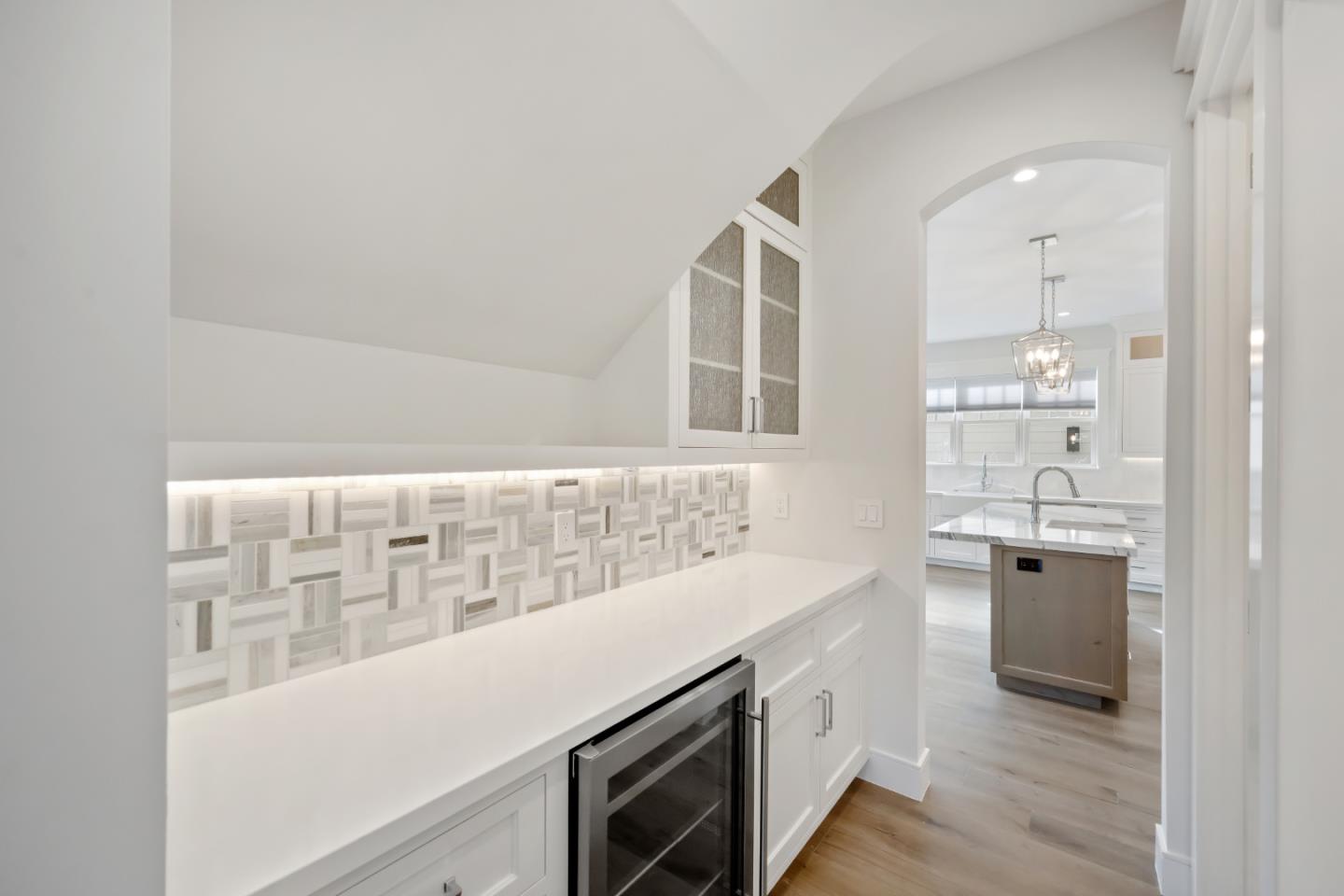 501 E Bellevue ALY
