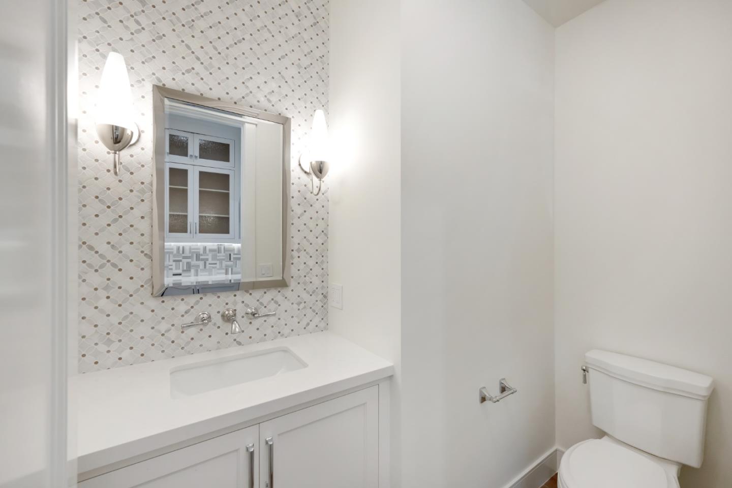 501 E Bellevue ALY