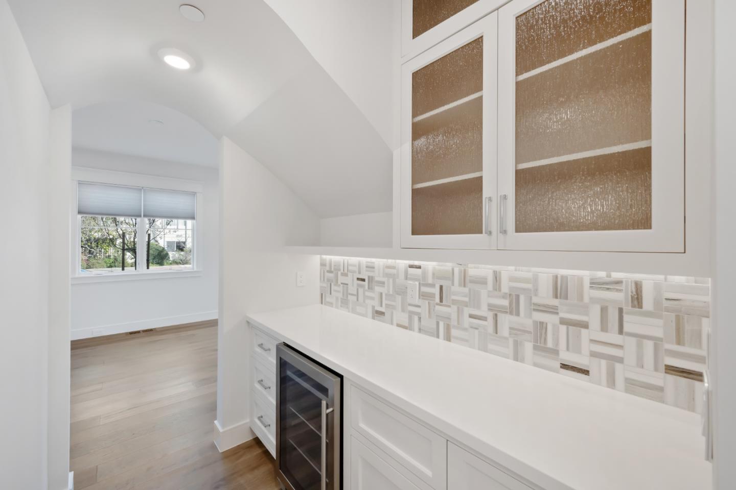 501 E Bellevue ALY