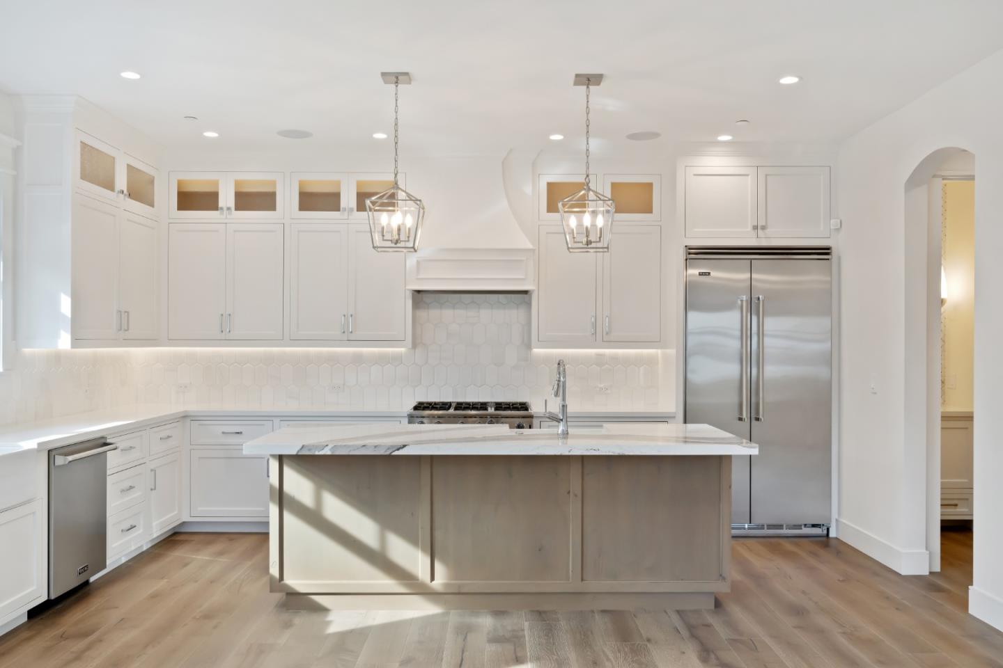 501 E Bellevue ALY