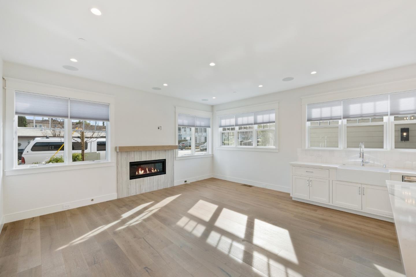 501 E Bellevue ALY