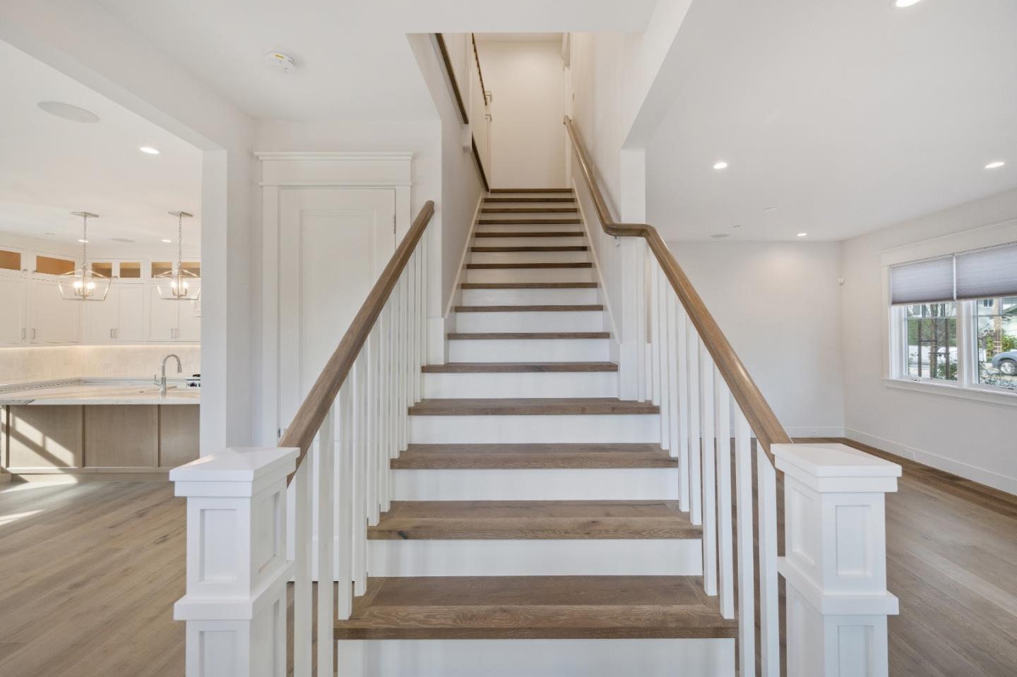 501 E Bellevue ALY