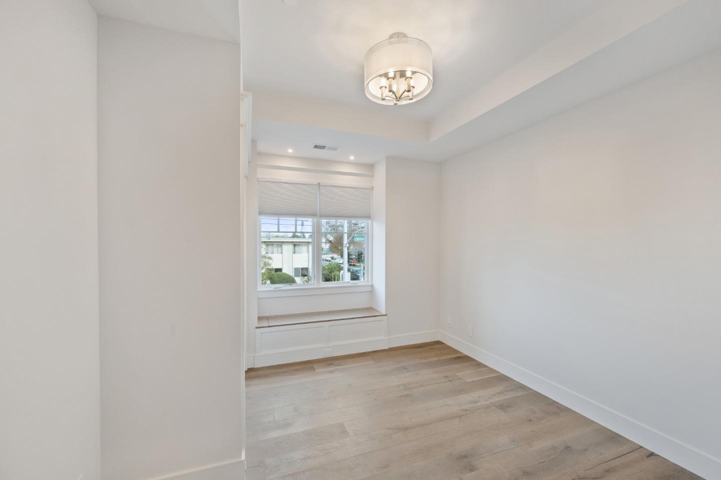501 E Bellevue ALY