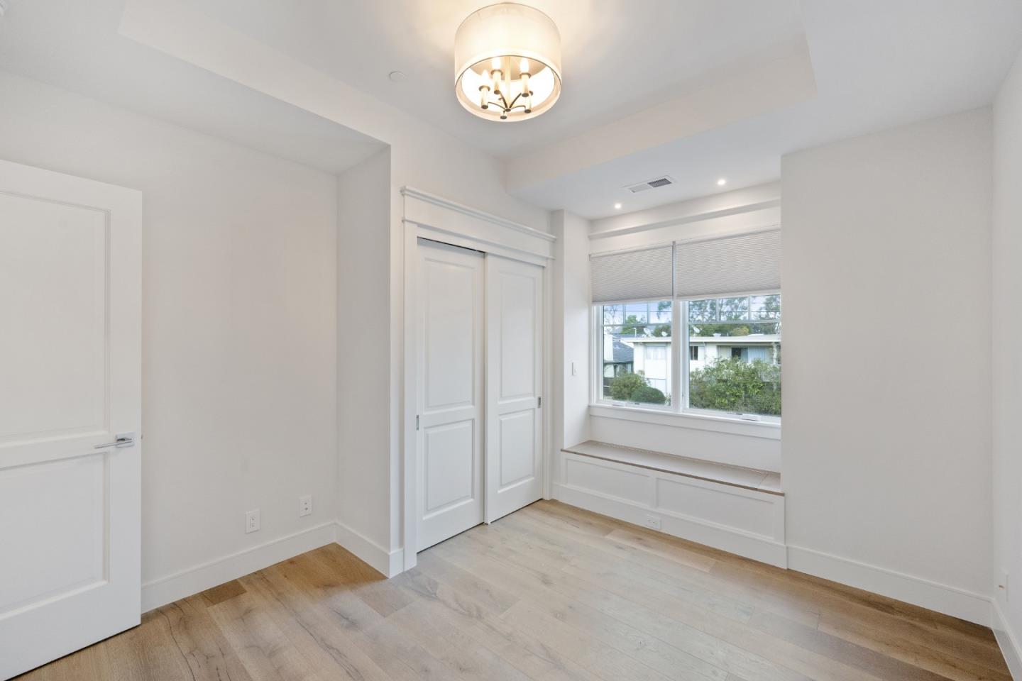 501 E Bellevue ALY