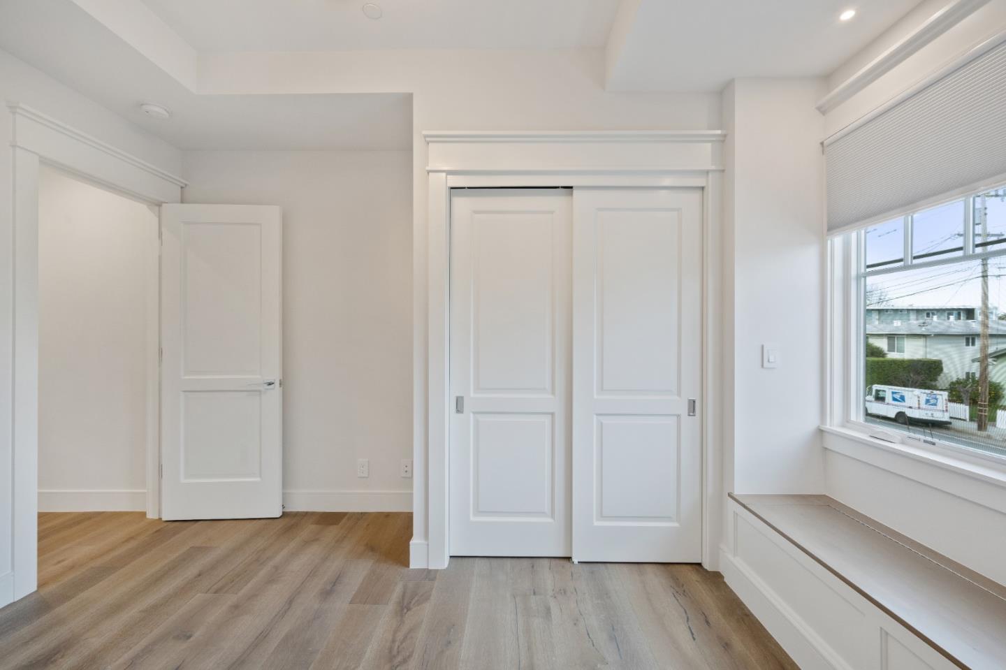501 E Bellevue ALY