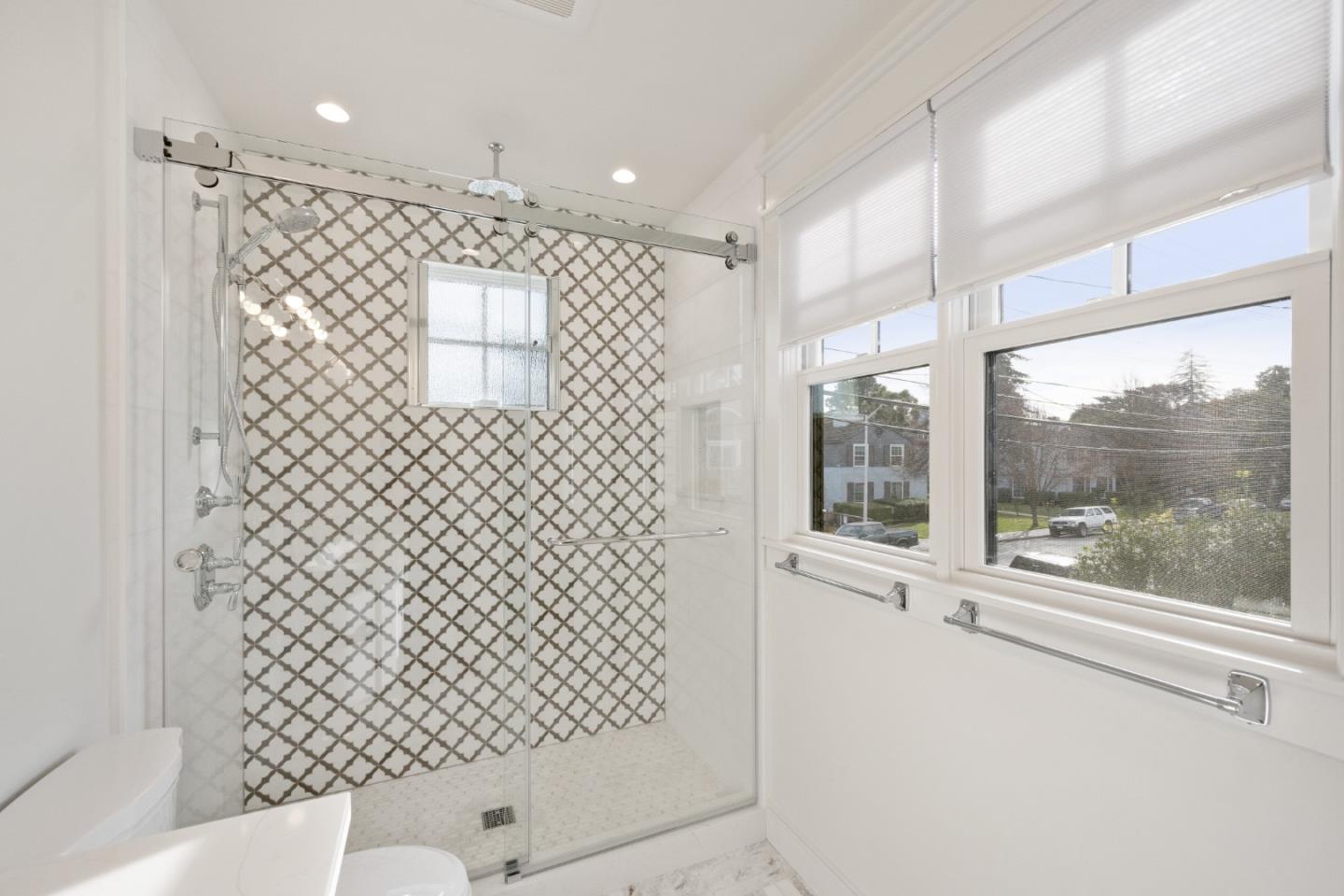 501 E Bellevue ALY