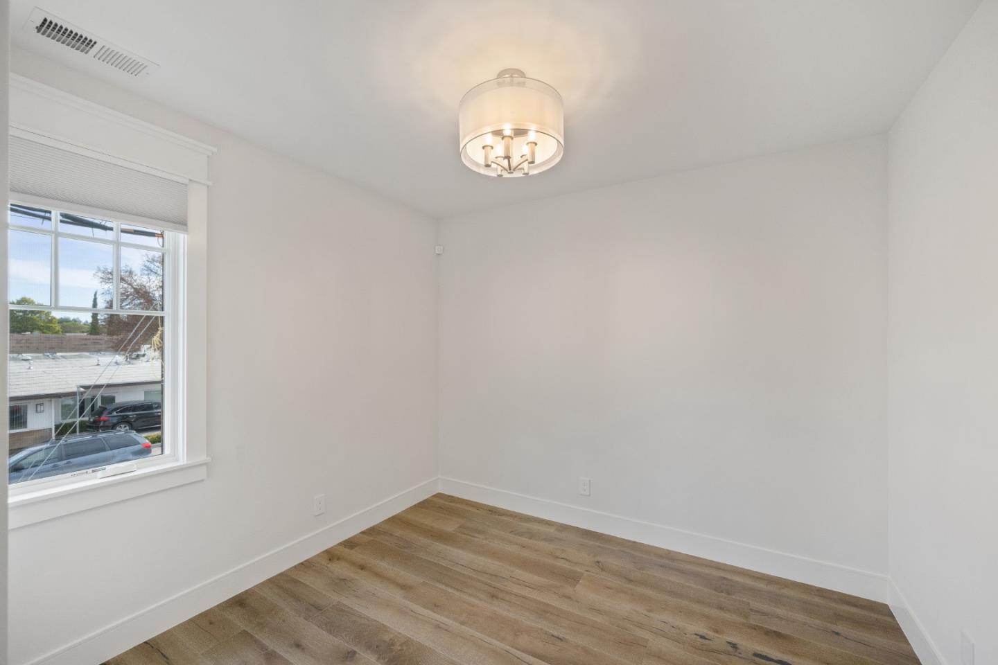 501 E Bellevue ALY