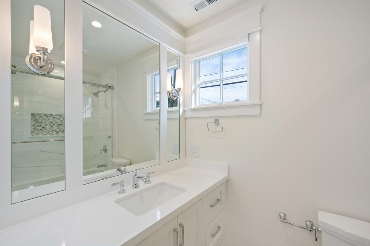 501 E Bellevue ALY