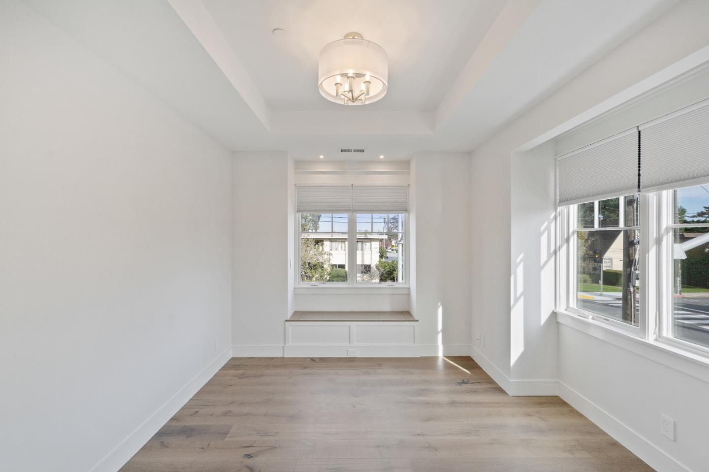 501 E Bellevue ALY