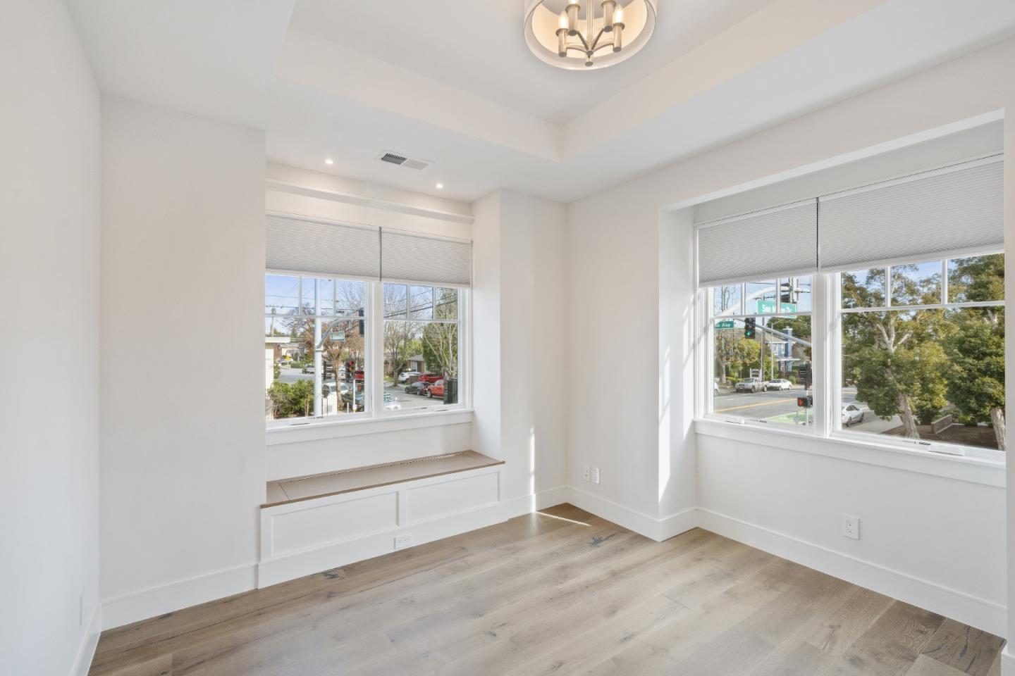 501 E Bellevue ALY