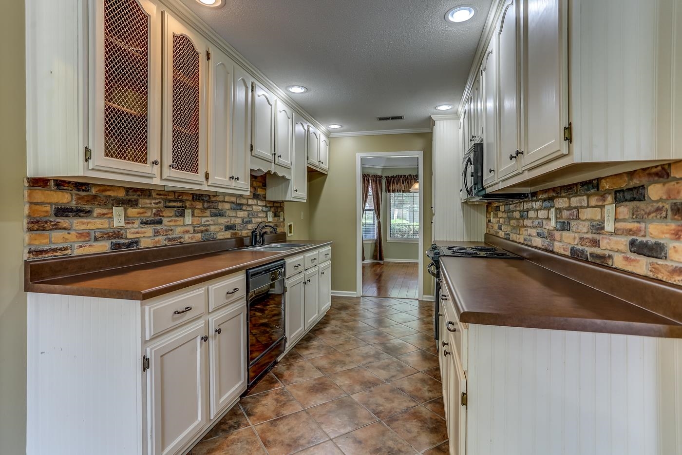 6640 LAUREL VALLEY DR