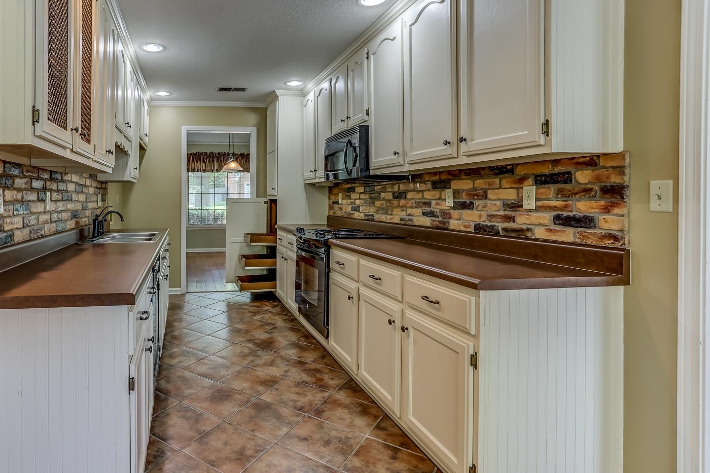 6640 LAUREL VALLEY DR