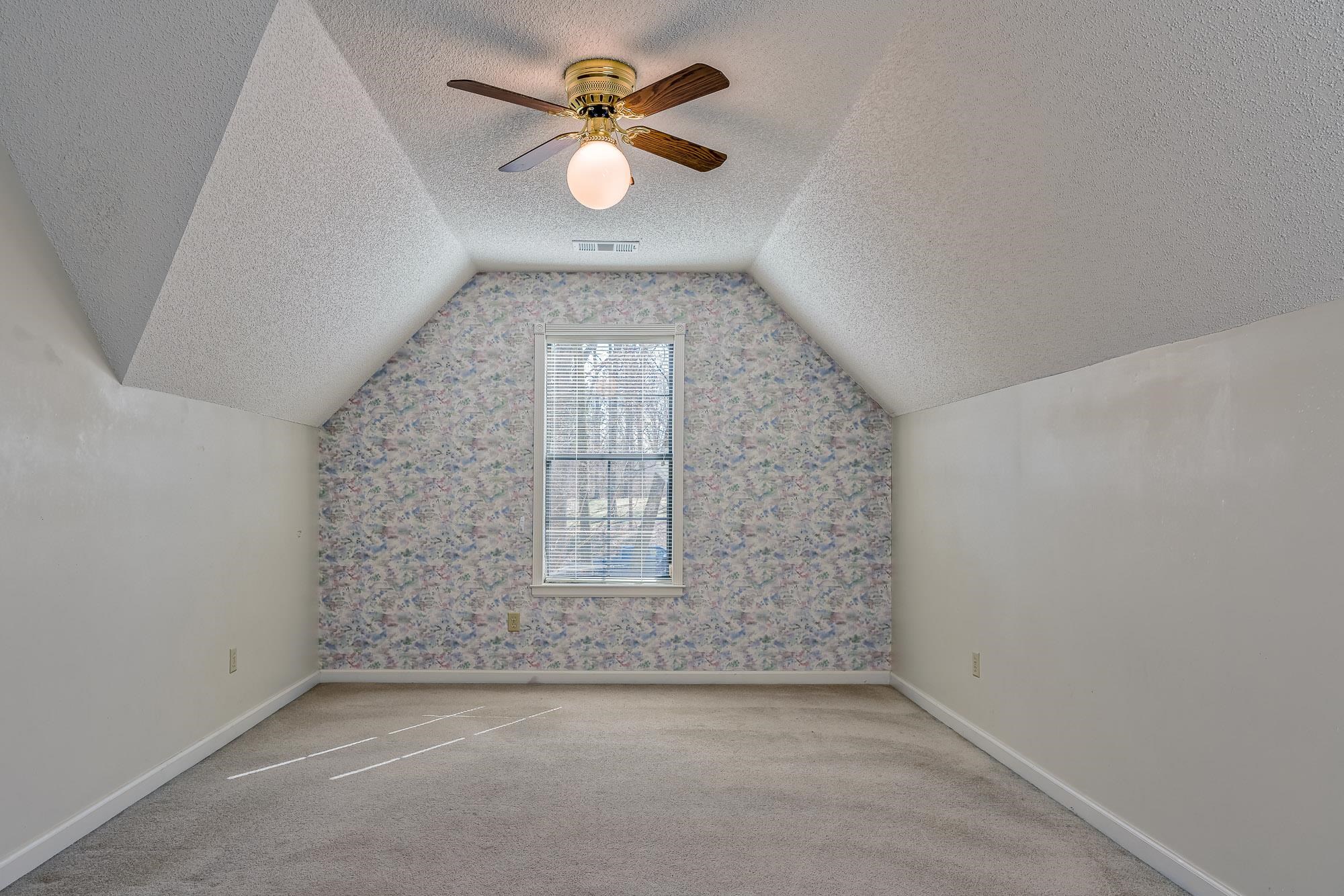 9106 N WILDERWOOD LN