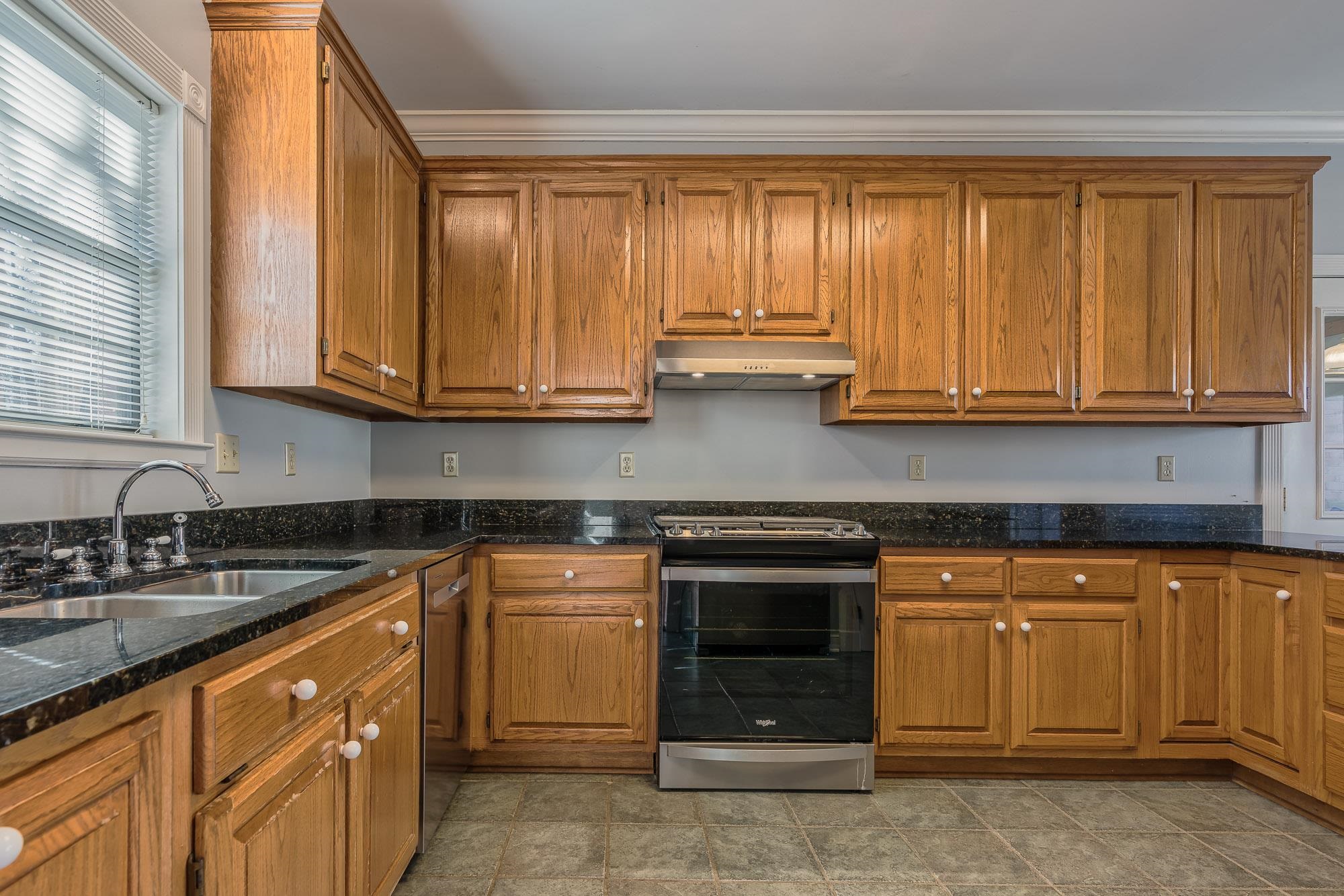 9106 N WILDERWOOD LN