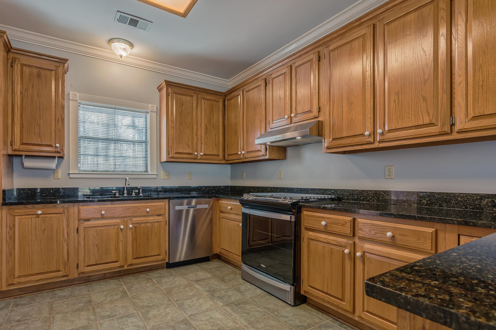 9106 N WILDERWOOD LN