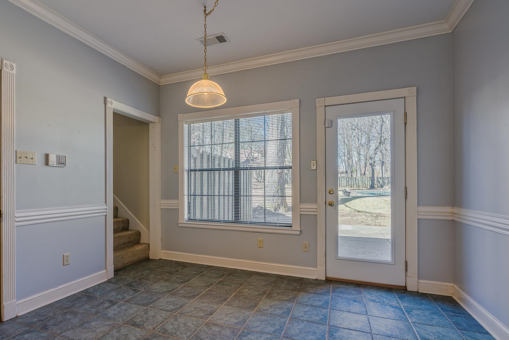 9106 N WILDERWOOD LN