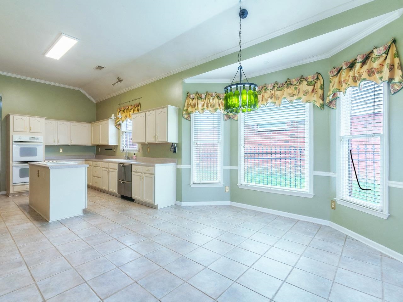 1612 WHISPER EDGE CV