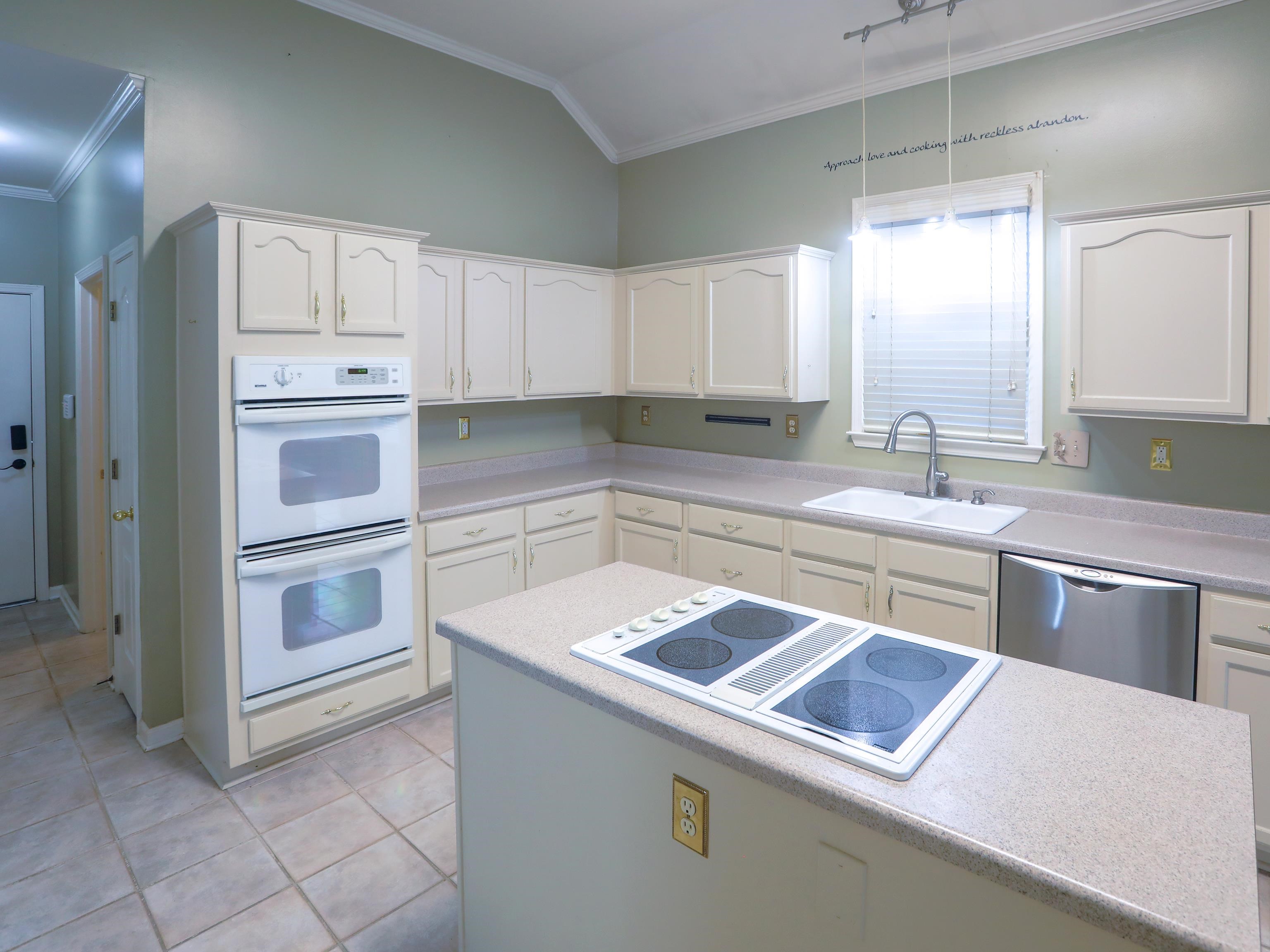 1612 WHISPER EDGE CV