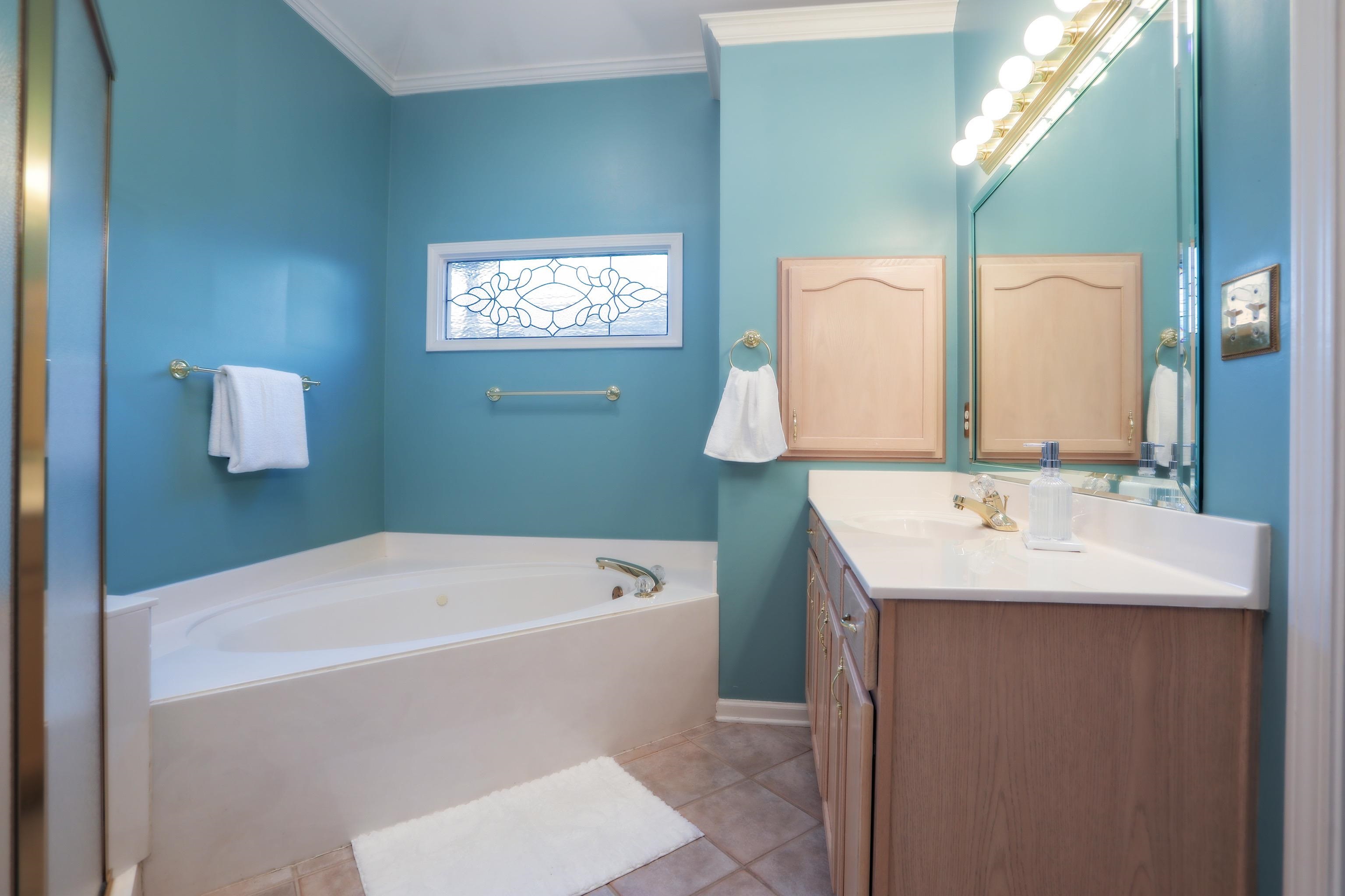 1612 WHISPER EDGE CV