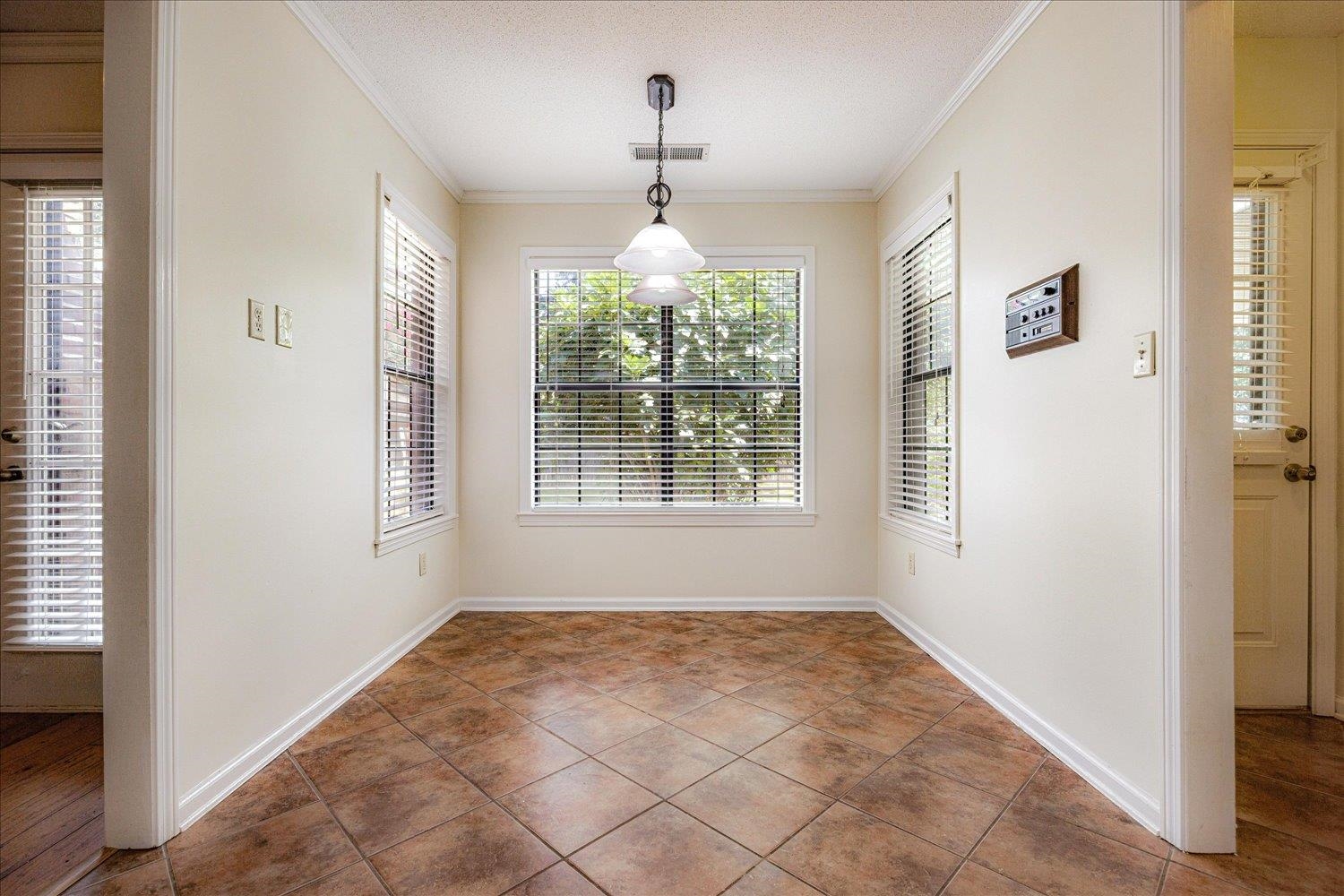 6640 LAUREL VALLEY DR